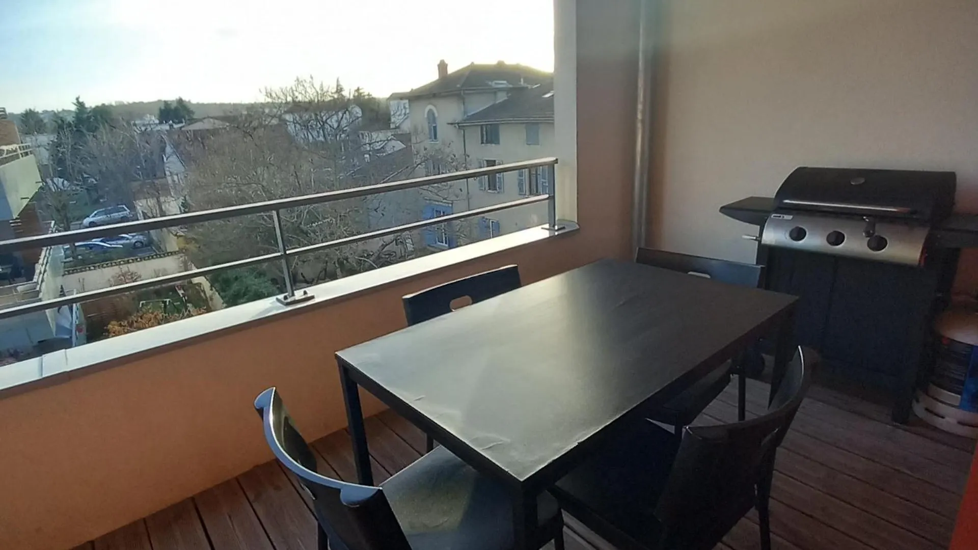 Appartement Le Barbusse Lyon-T3-Garage-Terrasse-3 Lits-Home Cinema Pierre-Bénite