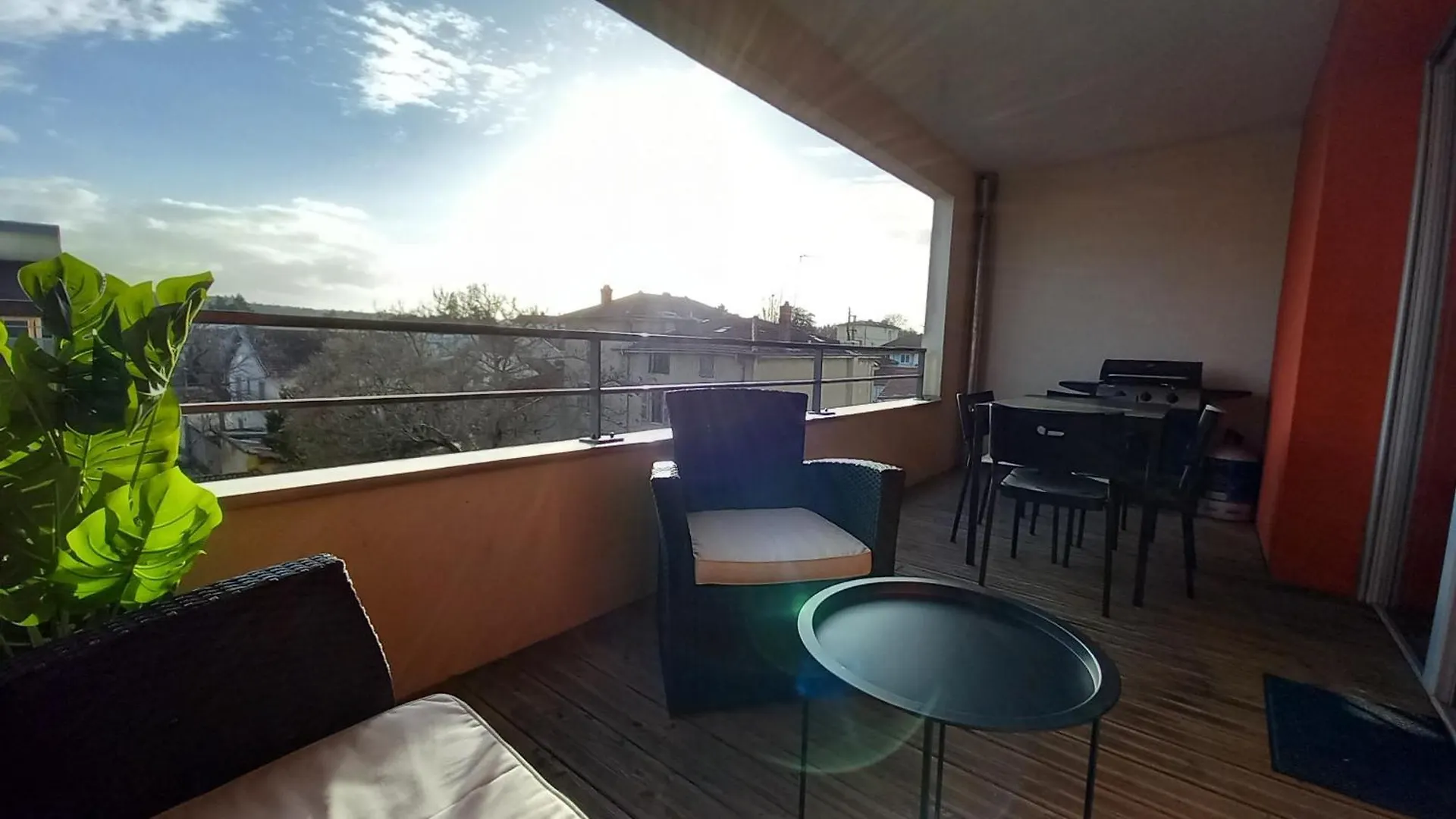 Appartement Le Barbusse Lyon-T3-Garage-Terrasse-3 Lits-Home Cinema Pierre-Bénite